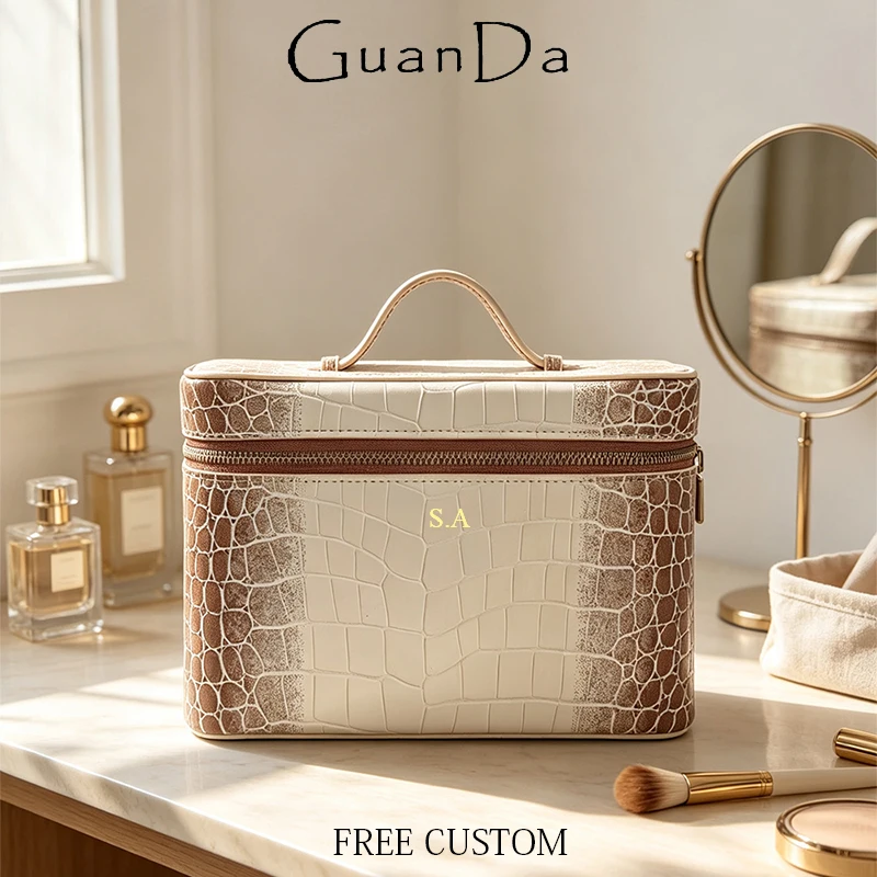 Luxury Crocodile Pattern Cosmetic Bag Large Capacity Custom Initials Travel Portable Toiletry Bag Zip Fashion Woman Make Up Bag