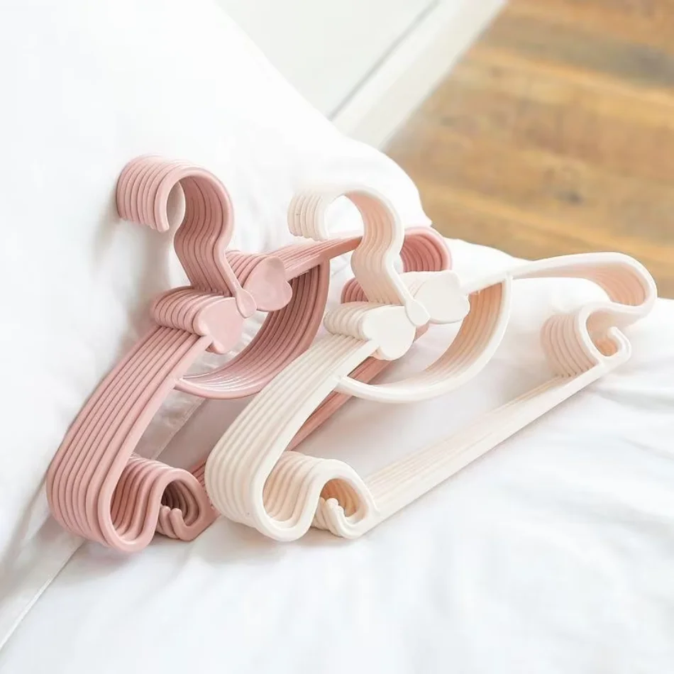 5/10/20pcs Baby Clothes Racks Portable Plastic Towel Display Scarfs Hangers Windproof Children Coats Hanger Clothing Organizer