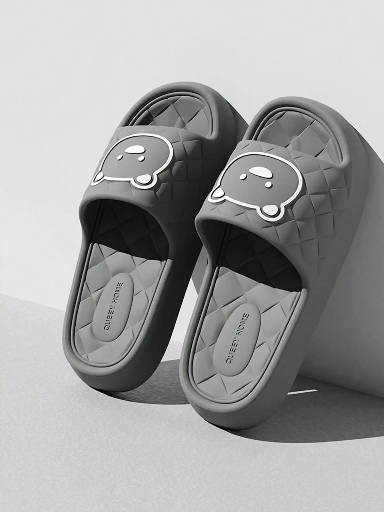 

Men's home slippers, beach shoes, summer casual and comfortable non slip slippers, for outdoor wear, home cool slippers. Indoor