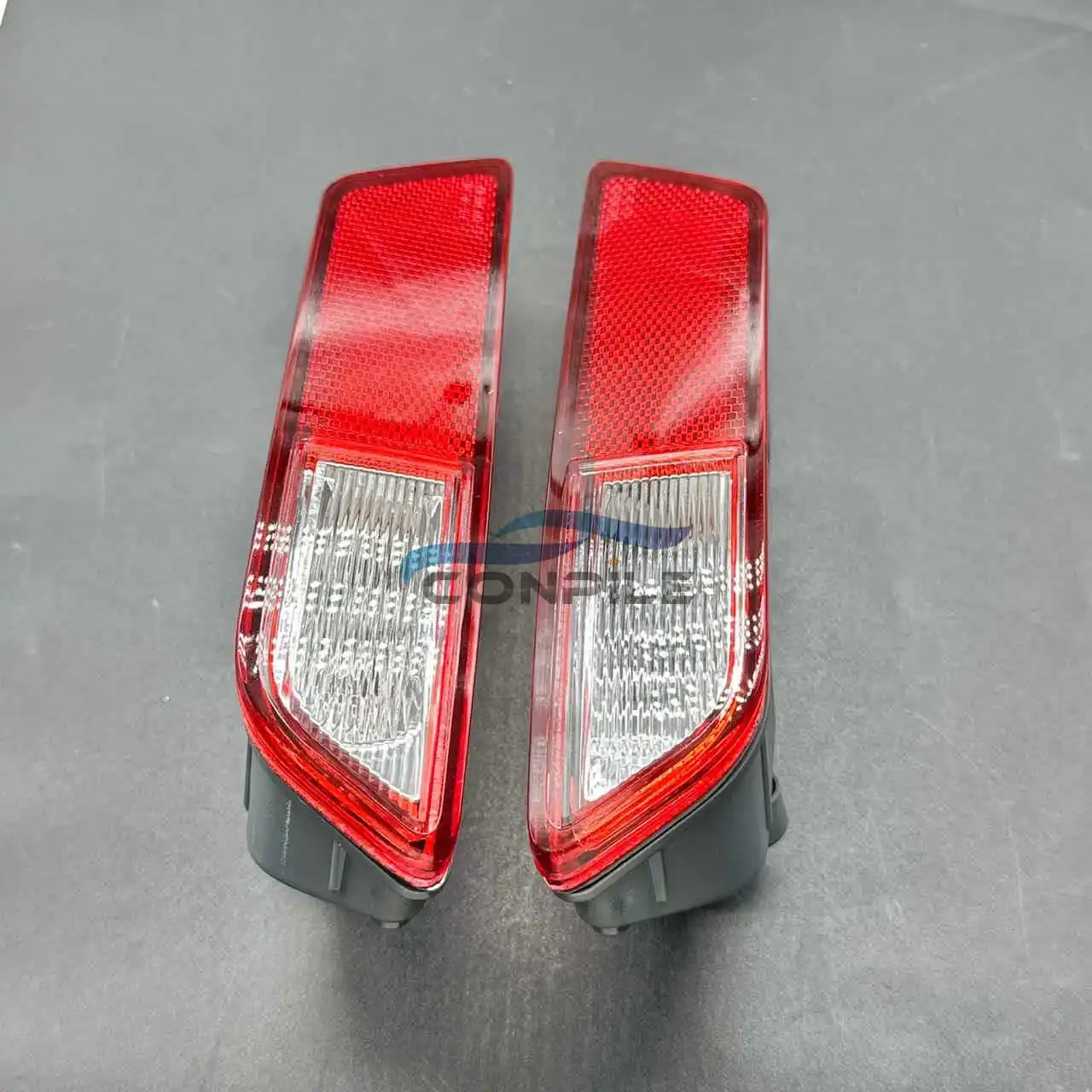 1pc Rear bumper light for Jeep Cherokee 2019-2021 53469577 68275957AC 53469578 68275956AC