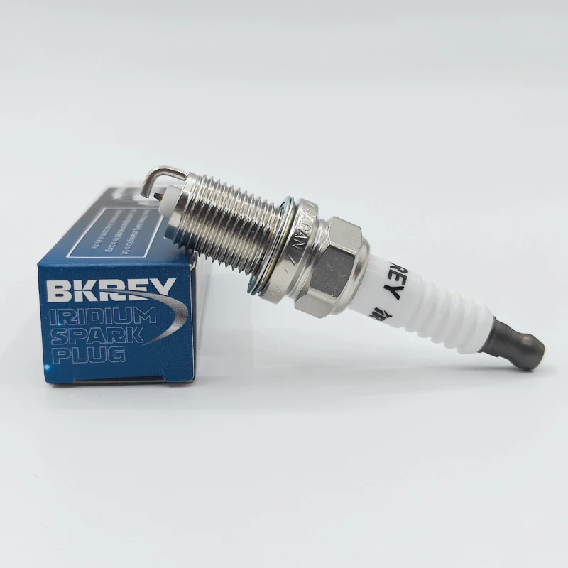 4pcs 101000033AA Iridium Spark Plug For AUDI A3 A4 90/100 VW GOLF BEETLE MAGOTAN For BKREY033 10133 101000051AA BKUR6ET10 2397