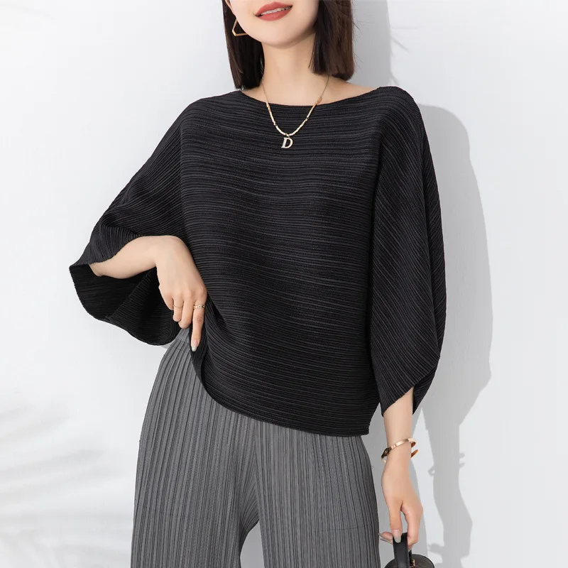 MIYAKE Pleated Style Wrinkle design, solid color, loose and elegant round neck, bat sleeve, versatile 3/4 sleeve top [20230264]