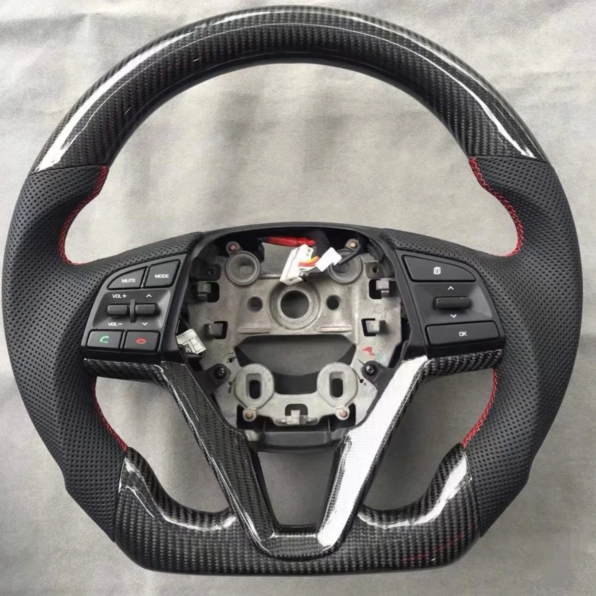 Replacement Real Carbon Fiber Steering Wheel with Leather for Hyundai Tucson 2015-2020