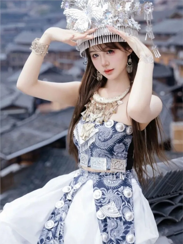 

Ethnic characteristic batik suit travel photography female exotic costume dance performance