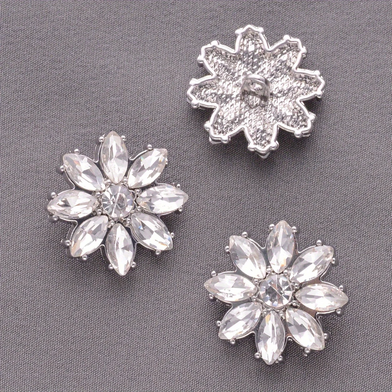4/8 قطعة أزرار خياطة معدنية فضية سميكة على شكل زهرة كريستال Mariquesa متألقة فاخرة للملابس مجوهرات ذاتية الصنع