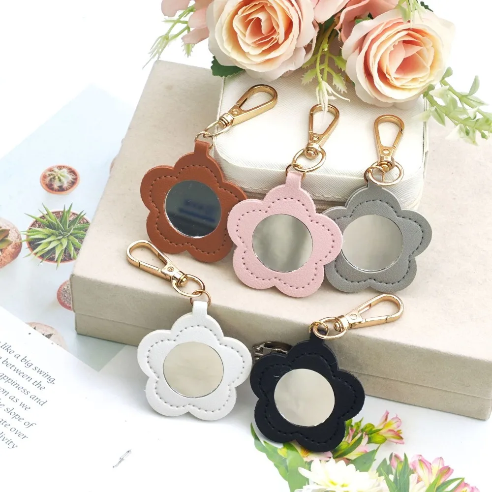 

Cute Leather Simple Flower Shape Mirror Key Chain Ring Makeup Bag Pendant PU Keychain Keyring Women Backpack Accessories Gift
