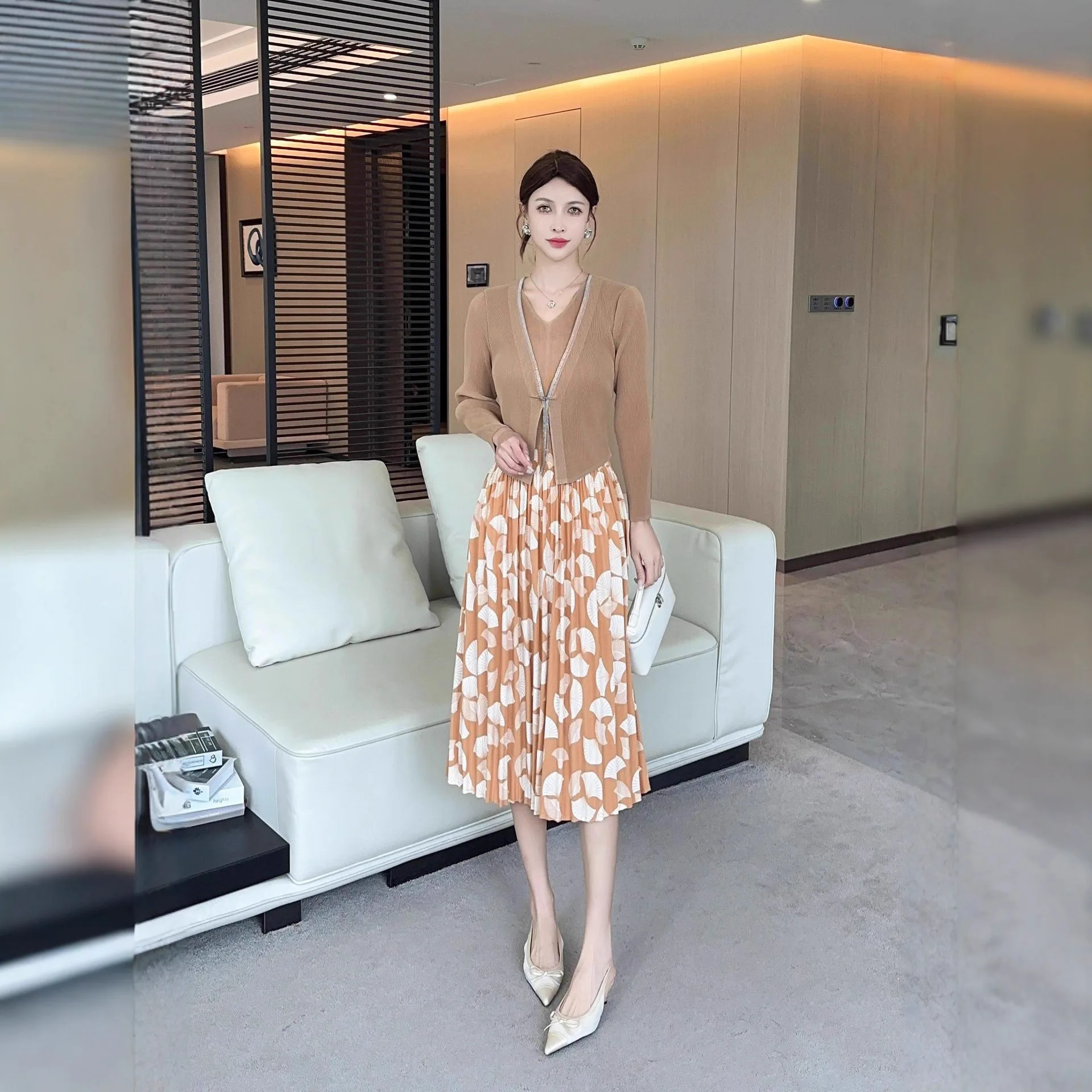 

Miyake Pleated High-end Printed Splicing Dress for Women 2025 Autumn New Versatile V-neck Long Sleeve Fashionable Elegant Skirt