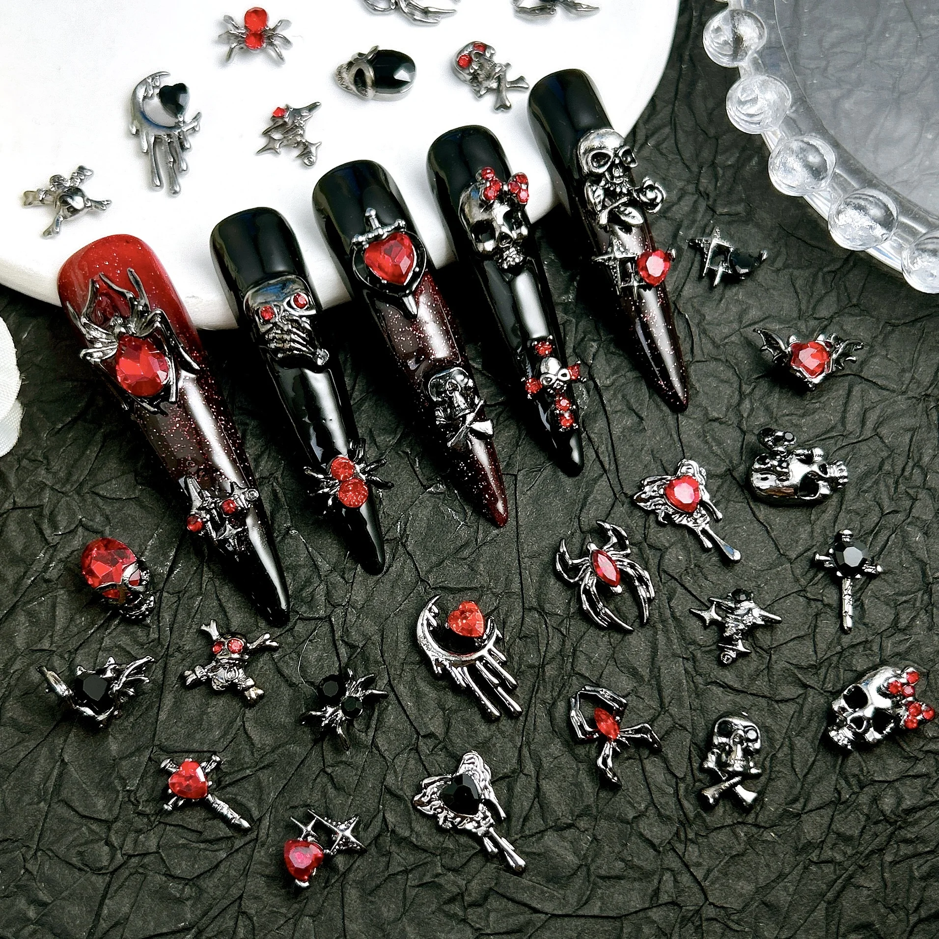 30PCS Exquisite Halloween Serie Legierung Nail art Dekorationen 3D Licht Luxus Fledermaus Spinne Schädel Nagel Charms DIY Maniküre liefert