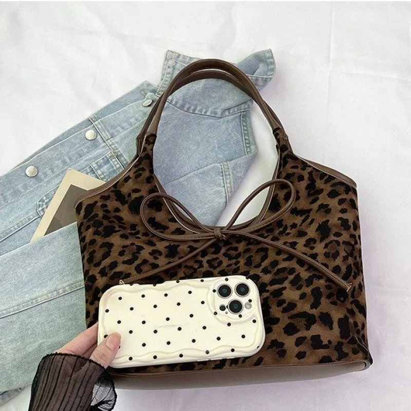 

Очаровательная и милая новинка 2025 года, женская роскошная брендовая кожаная сумка на плечо, известный дизайнер, классическая, популярная, повседневная ​