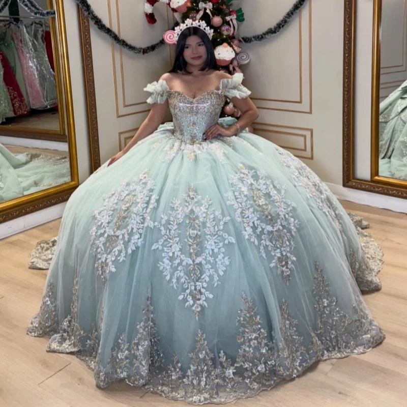 

Green Shiny Quinceanera Dresses Off Shoulder Ball Gown Sweet 16 Dress Applique Lacee Beading Crystal Bow Tull Birthday Party