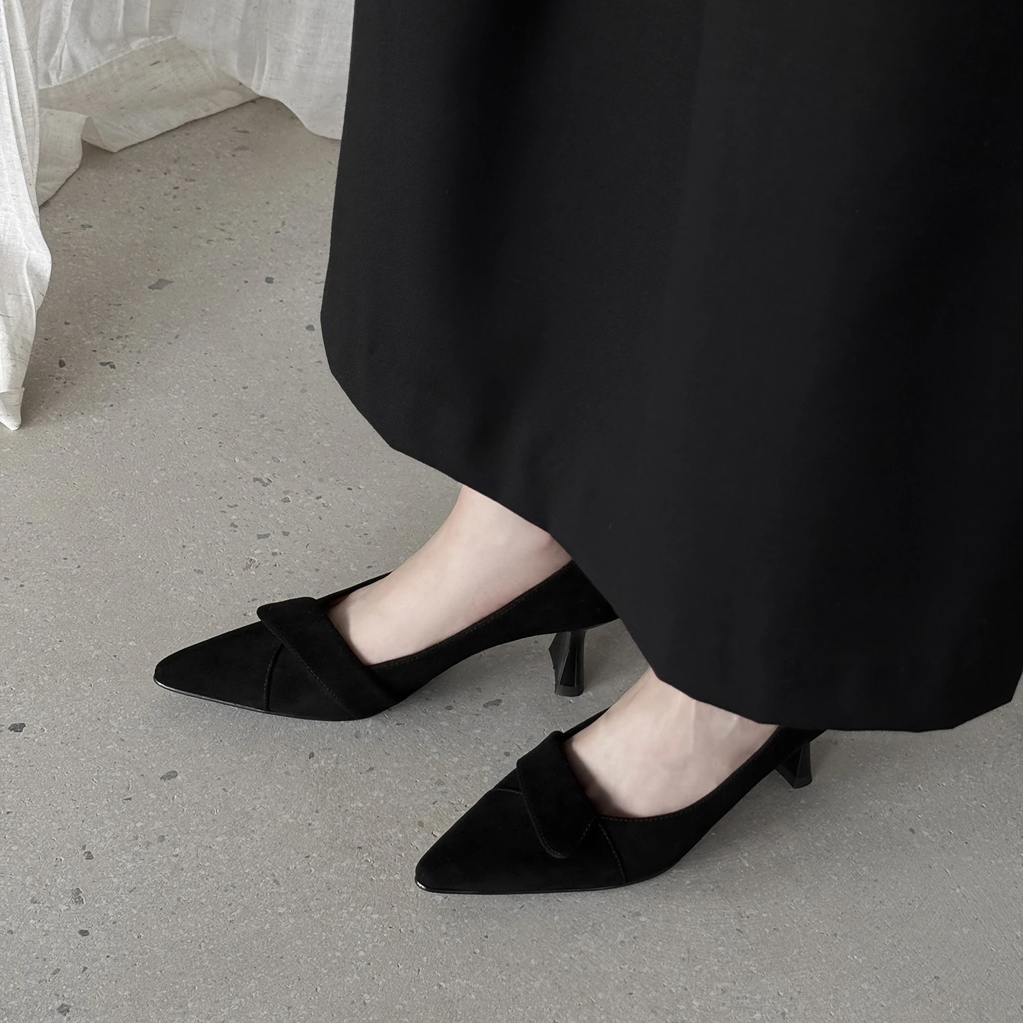 Arden Furtado 2025 Spring Sheep suede Pointed toe pull-on Chunky heels Pumps Large size commute Shallow Single shoe