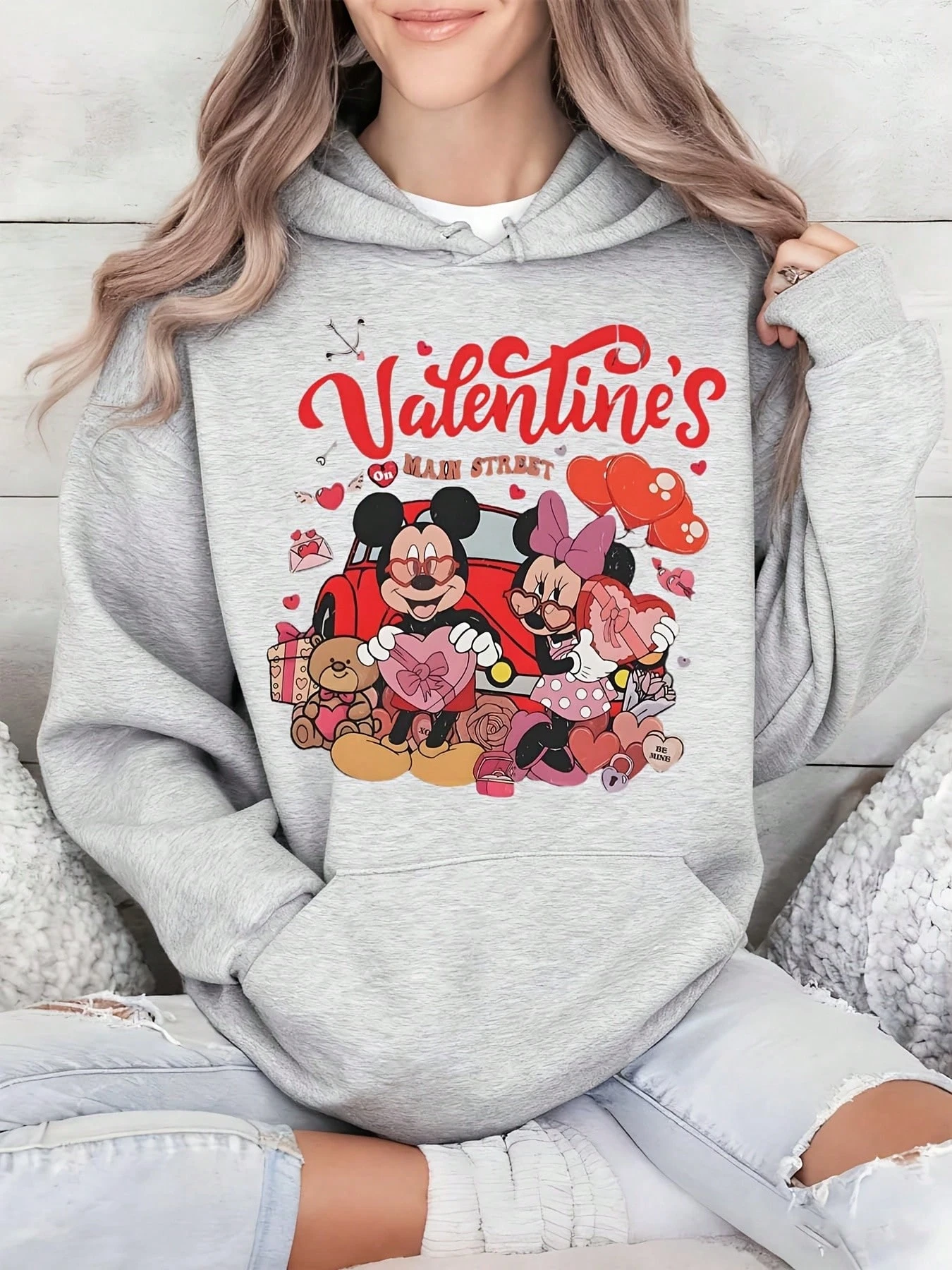 

Хлопковая флисовая толстовка унисекс с принтом Микки и Минни Маус в стиле Дисней, на День святого Валентина, с изображением букета цветов в коробке с розовым сердцем и узором из красных сердец