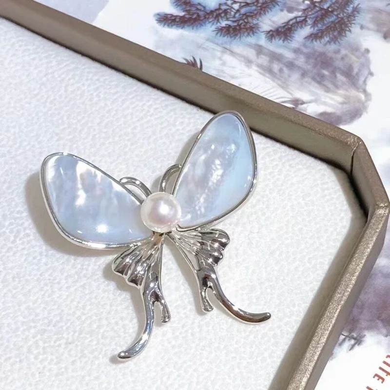 Fashionable and Exquisite with A Design Sense Butterfly Brooch Natural Seawater Akoya Pearl Brooch Natural Fritillaria Suit Pin