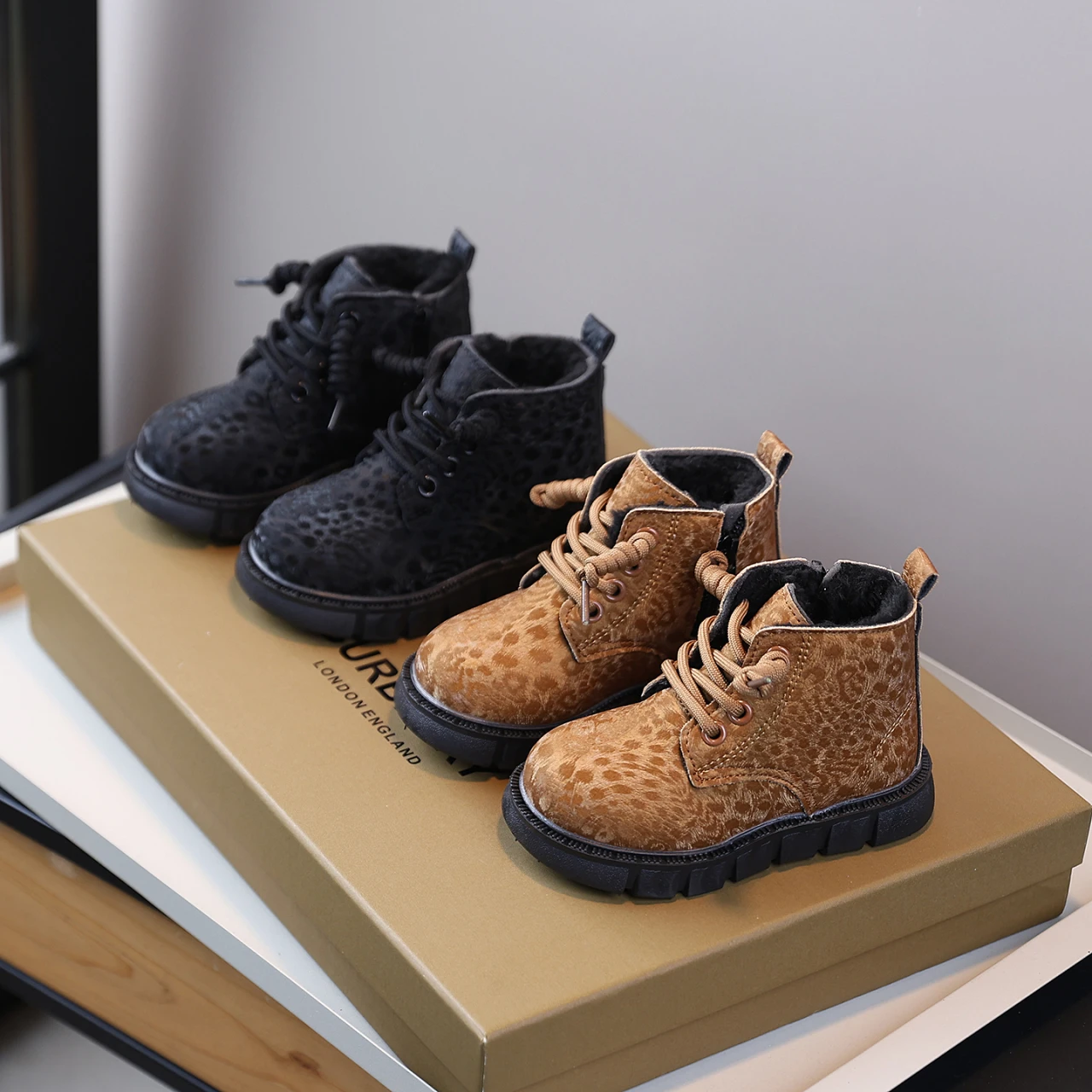 Winter Girls' Leopard Pattern Round Toe Boots 2026 British Style Short Children's Shoes with Keep Warmth Feature Size 21-30