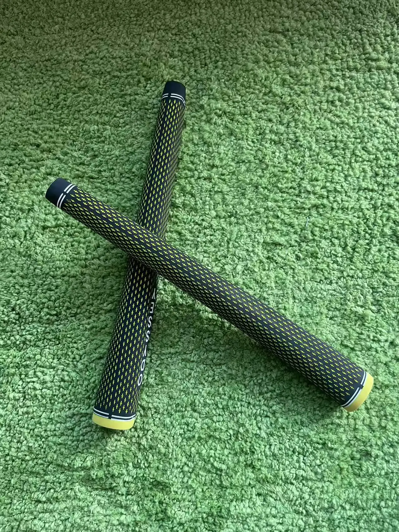 مخزون جاهز قطعة واحدة من مقبض مضرب الجولف مادة مطاطية لون أصفر