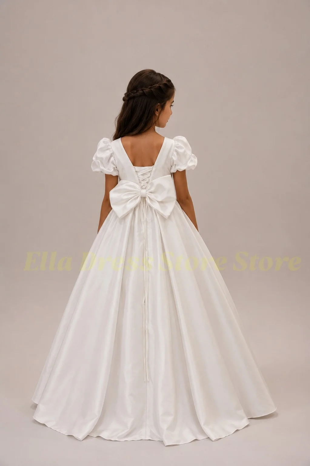 Hochwertiges weißes Satin-Blumenmädchenkleid für Hochzeiten, A-Linie, mit Perlenstickerei, Erstkommunionkleid, Kleid für kleine Brautjungfern, maßgeschneidert. – Detail 2