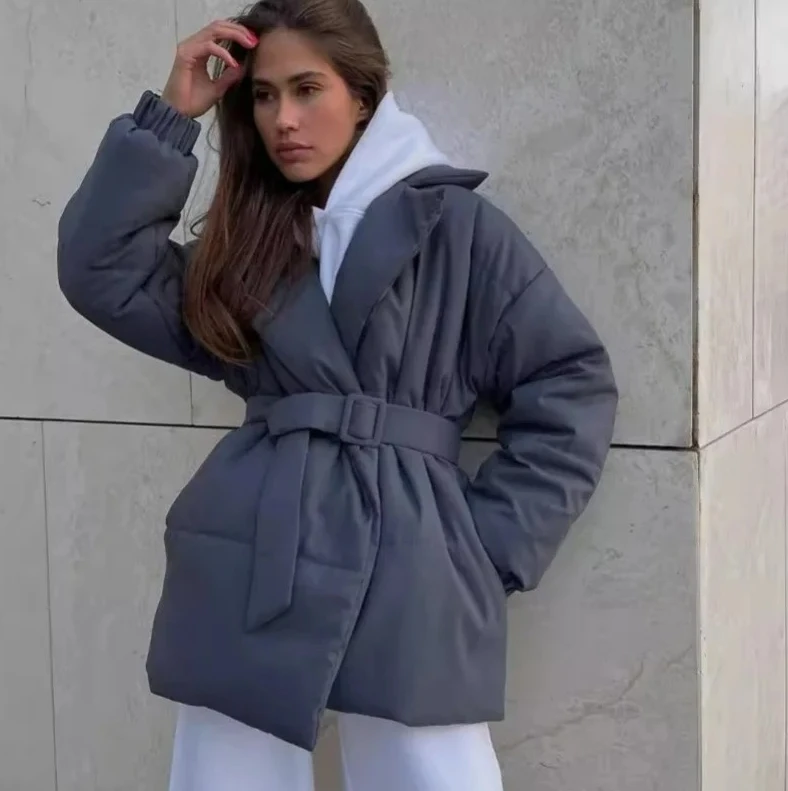 سترة نسائية شتوية دافئة من القطن بقصة ضيقة مع قلنسوة وأكمام طويلة مع ياقة واقفة وتصميم مربوط بالخصر ملابس خارجية غير رسمية