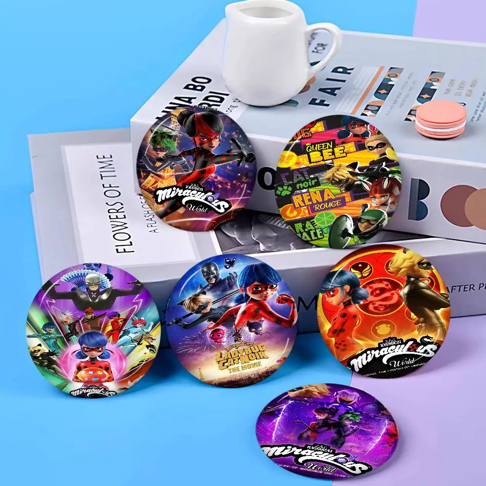 Broche Personalizável de Anime Miraculous Ladybug para Mulheres, Joia Criativa, Emblema Divertido para Amantes de Desenhos Animados