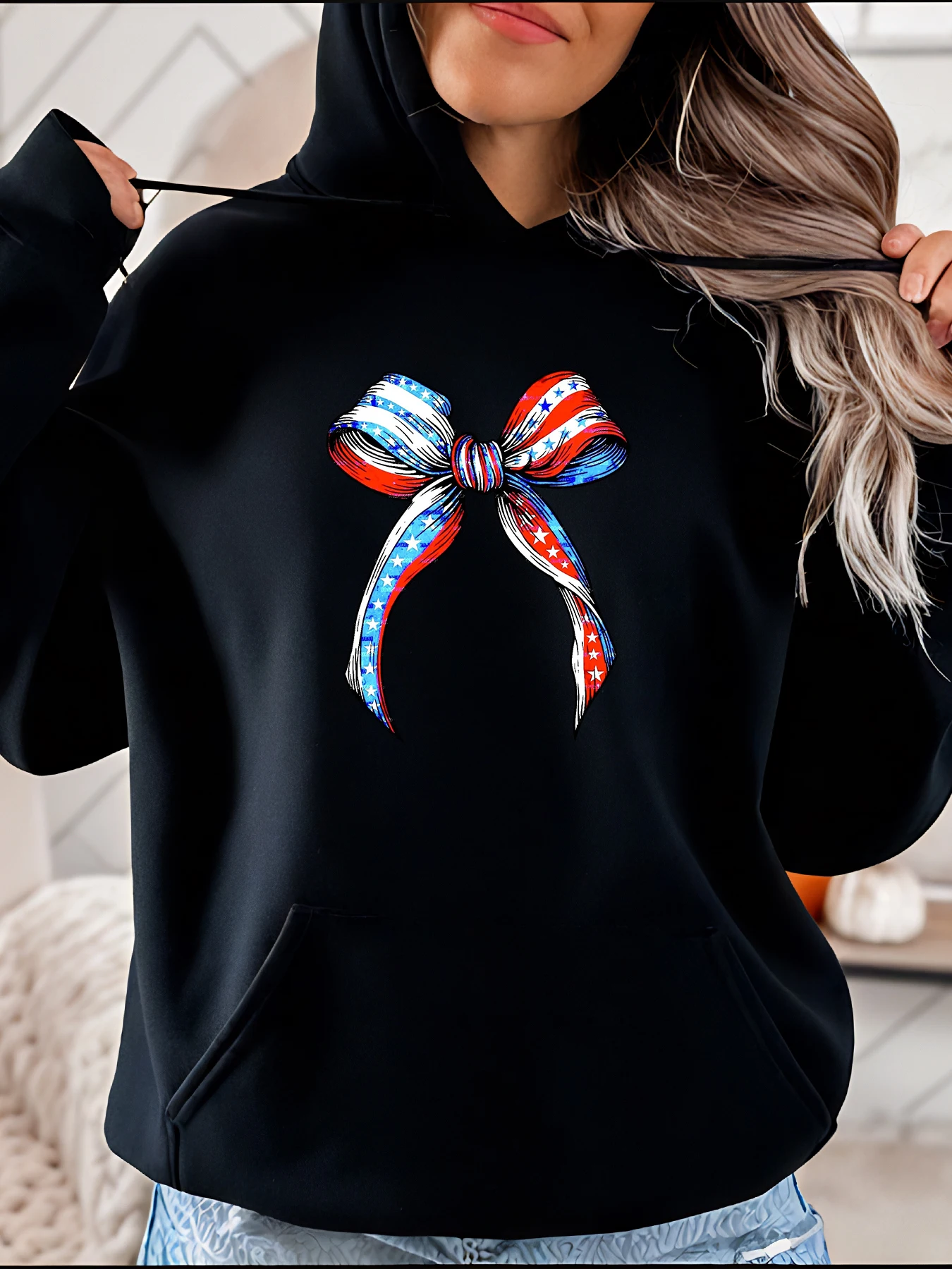 เสื้อฮู้ดพิมพ์ลายโบว์สไตล์รักชาติ ดีไซน์สตรีทแวร์ลำลอง เสื้อสเวตเชิ้ตแฟชั่นผู้หญิงสำหรับสวมใส่ในชีวิตประจำวันและโอกาสพิเศษ