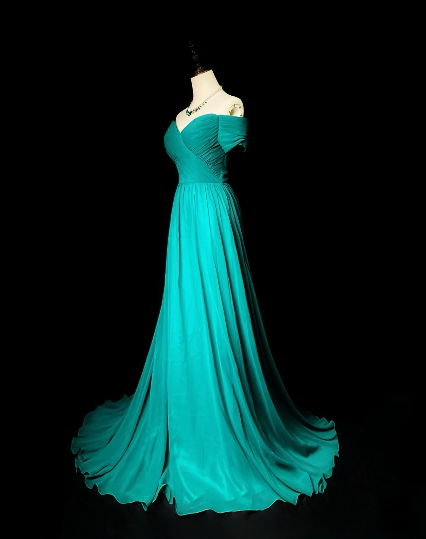 

Elegant Green Evening Dresses Off The Shoulder Pleated Floor-length Court Banquet Party Mother Bride Gowns Prom Dress New 2025