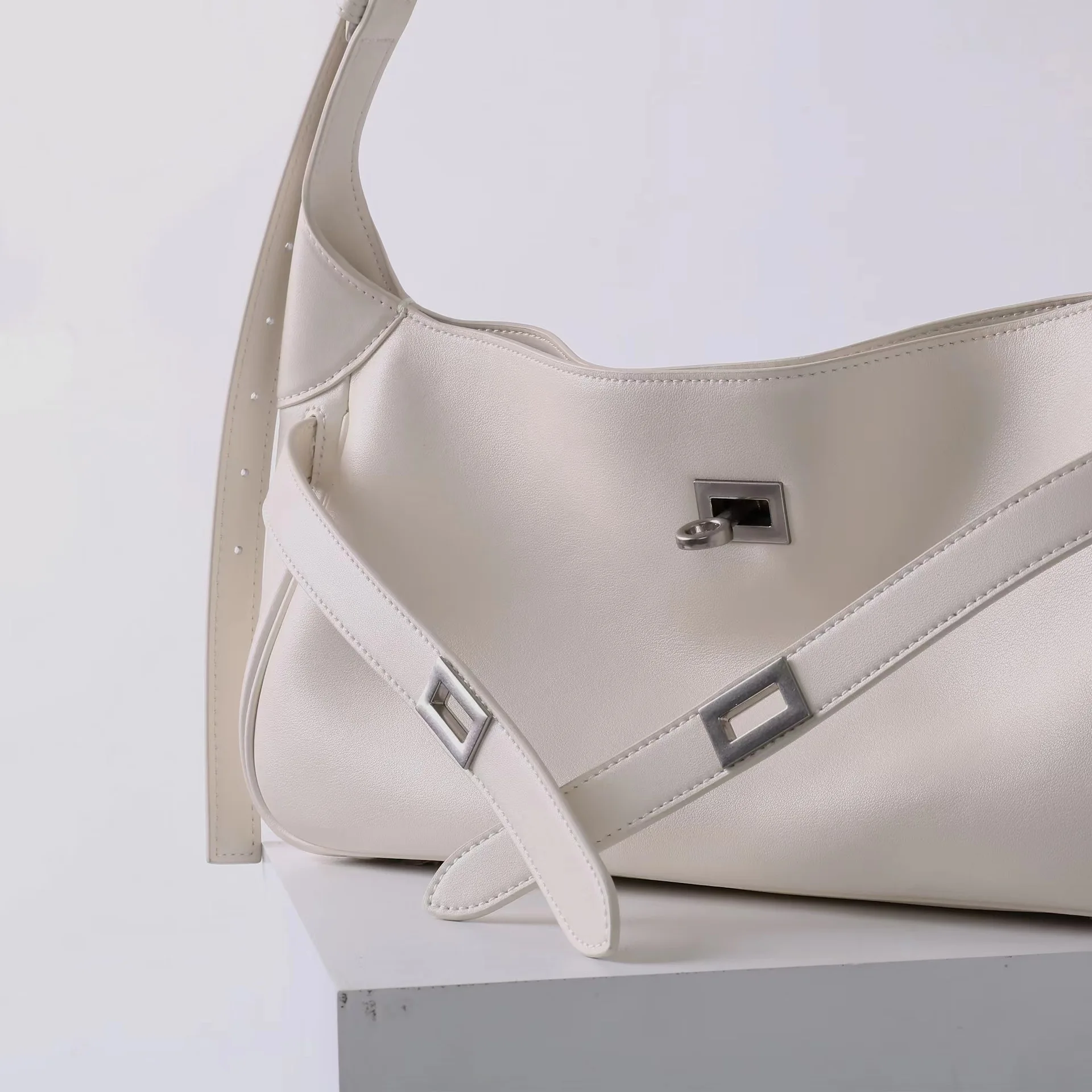 Stylish Underarm Bag Large Capacity Tote Bag Cowhide Shoulder Bag Commuter Pocket Bag Soft