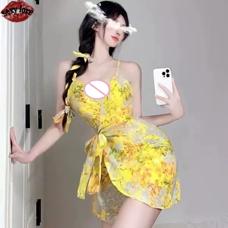 Dames sexy en erotische nachtjapon, charmant en flirterig, geel gewaad, fetish vlinderbloem, sexy jarreteljurk