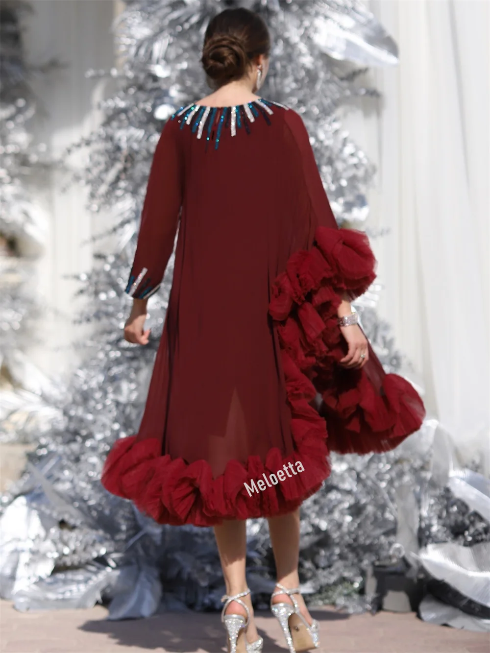 فستان سهرة مخصص للمرأة بأكمام طويلة ورقبة دائرية فساتين متوسطة الطول لامعة على شكل حرف A أنيقة للحفلات الراقصة