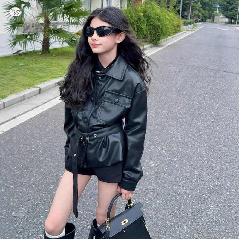 

Осенняя куртка в европейском дизайне для младших детей в мотоциклетном стиле с поясом, черное пальто из искусственной кожи для девочек-подростков, детская верхняя одежда 14