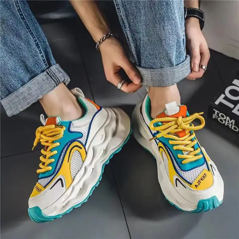 Summer new men's explosions upgrade four seasons leisure sports men's shoes Korean students thick bottom low top old shoes.