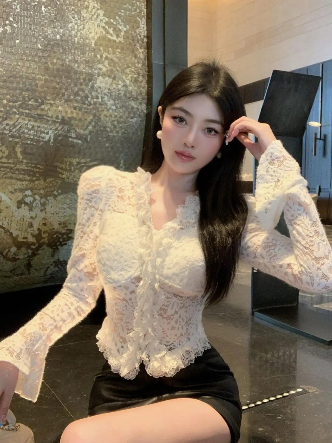 Retro Short Matte Lace Shirt Women's Splicing Lace Slim Fit Hollow Bottom Shirt Long Sleeve Top