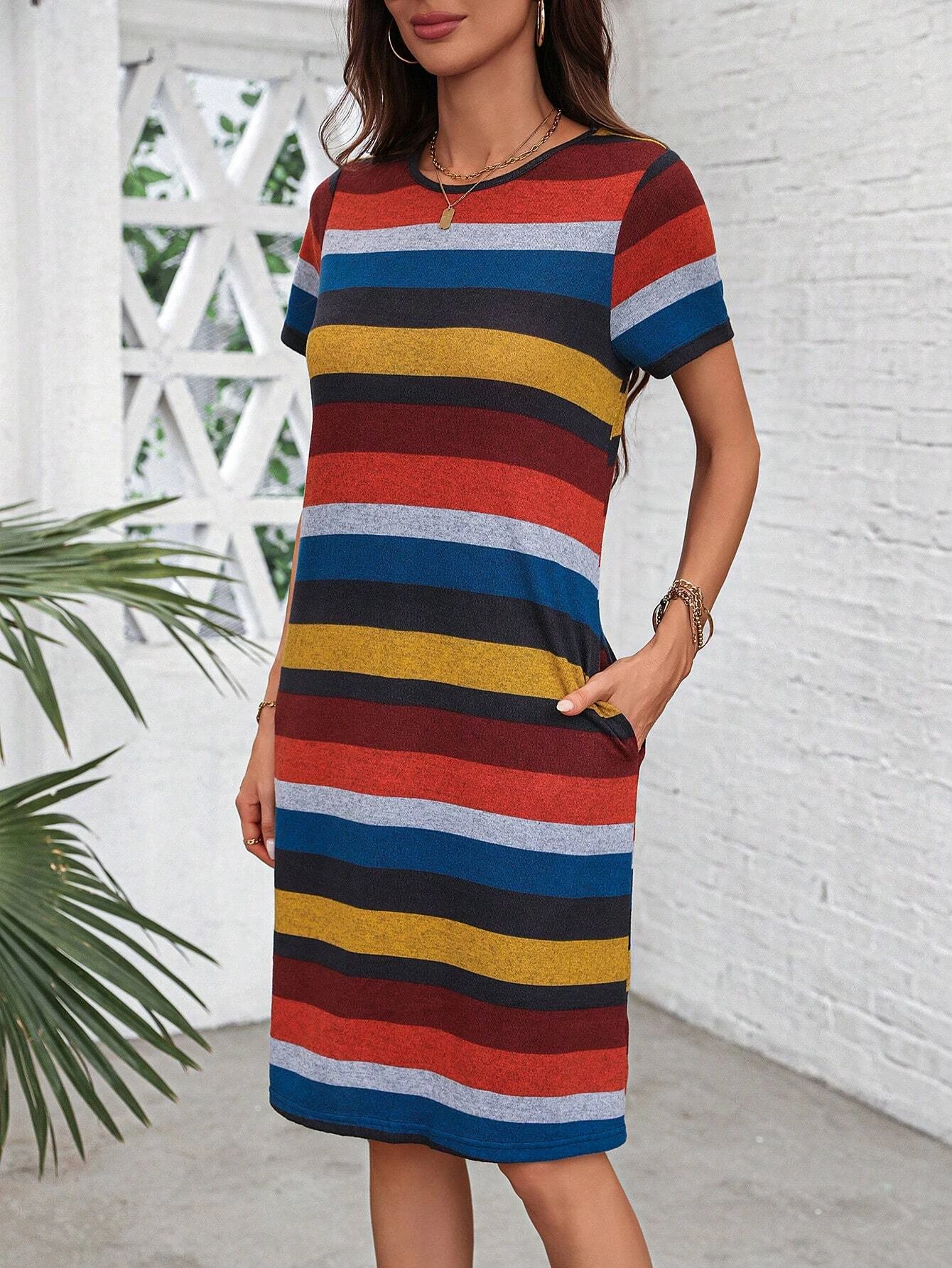 Retro colorful striped short-sleeve round-neck dress for women, casual loose-fit slimming T-shirt dress with pockets, mid-length