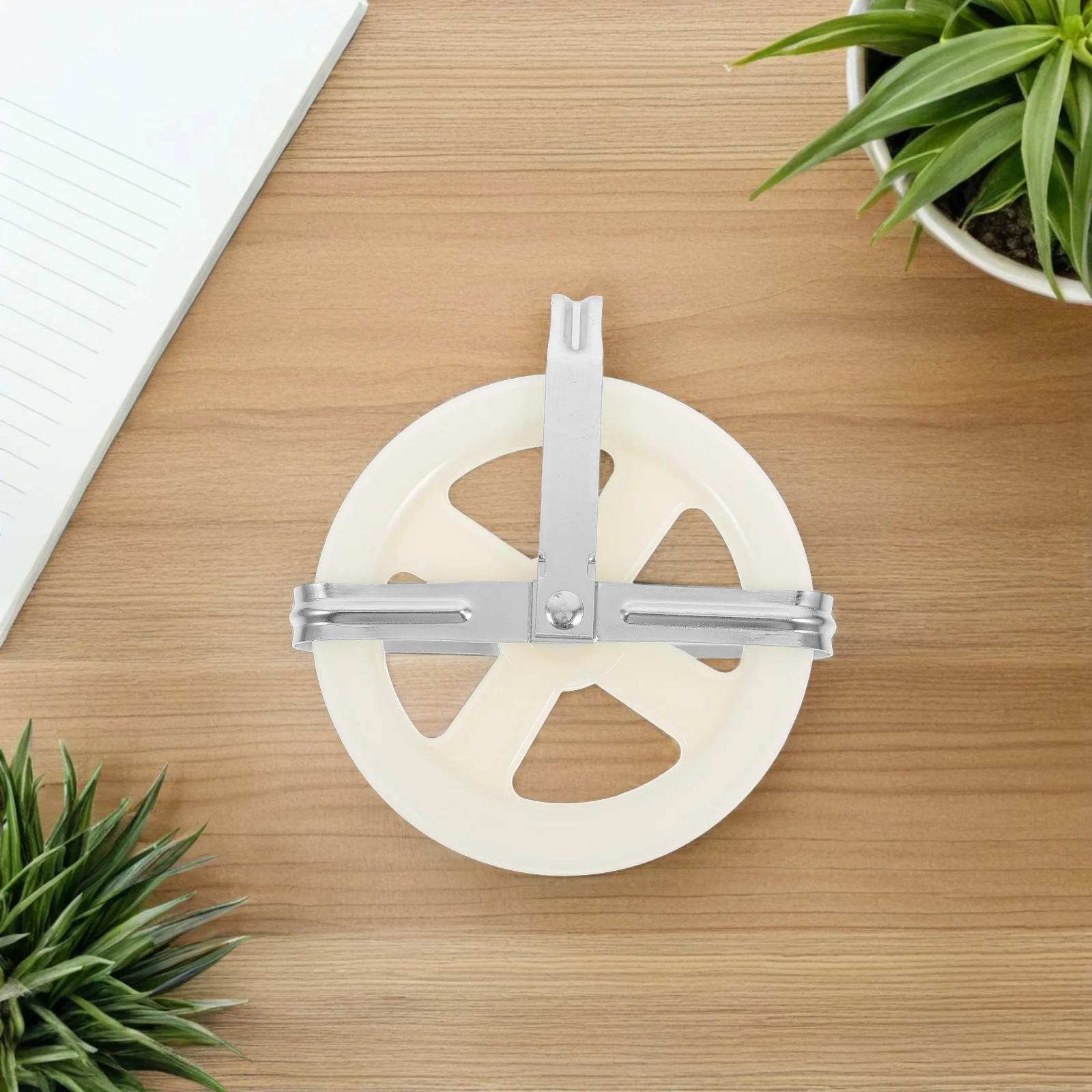 

2Pcs Outdoor Clothesline Pulley System Smooth Rotating Plastic Pulley Wheels for Clothes Coats Blankets Drying with Adjustable