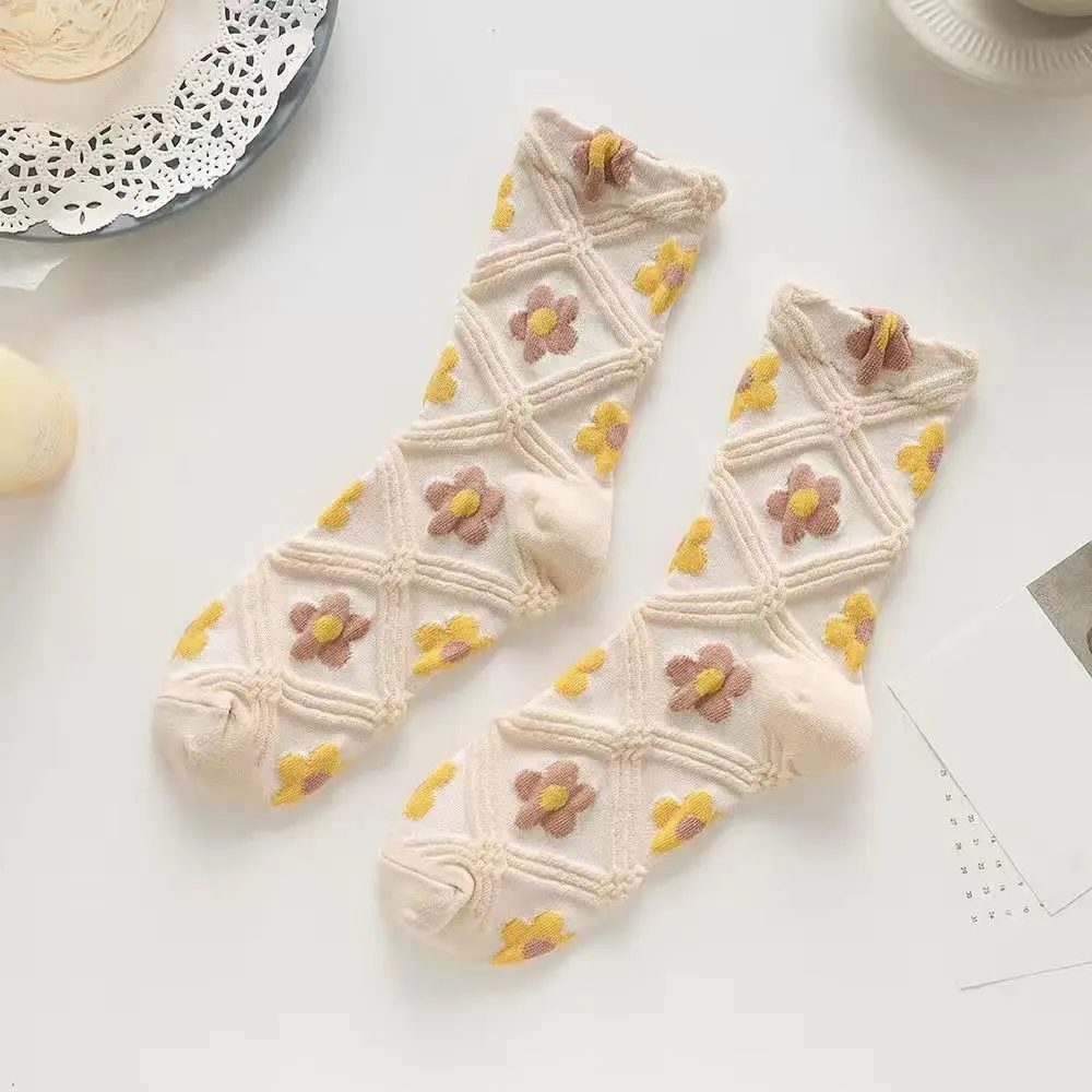 5Pairs الحلو النساء الجوارب القطنية التطريز تنفس منتصف أنبوب الجوارب الفتيات الجوارب الأزهار الخريف زهرة الجوارب للفتيات