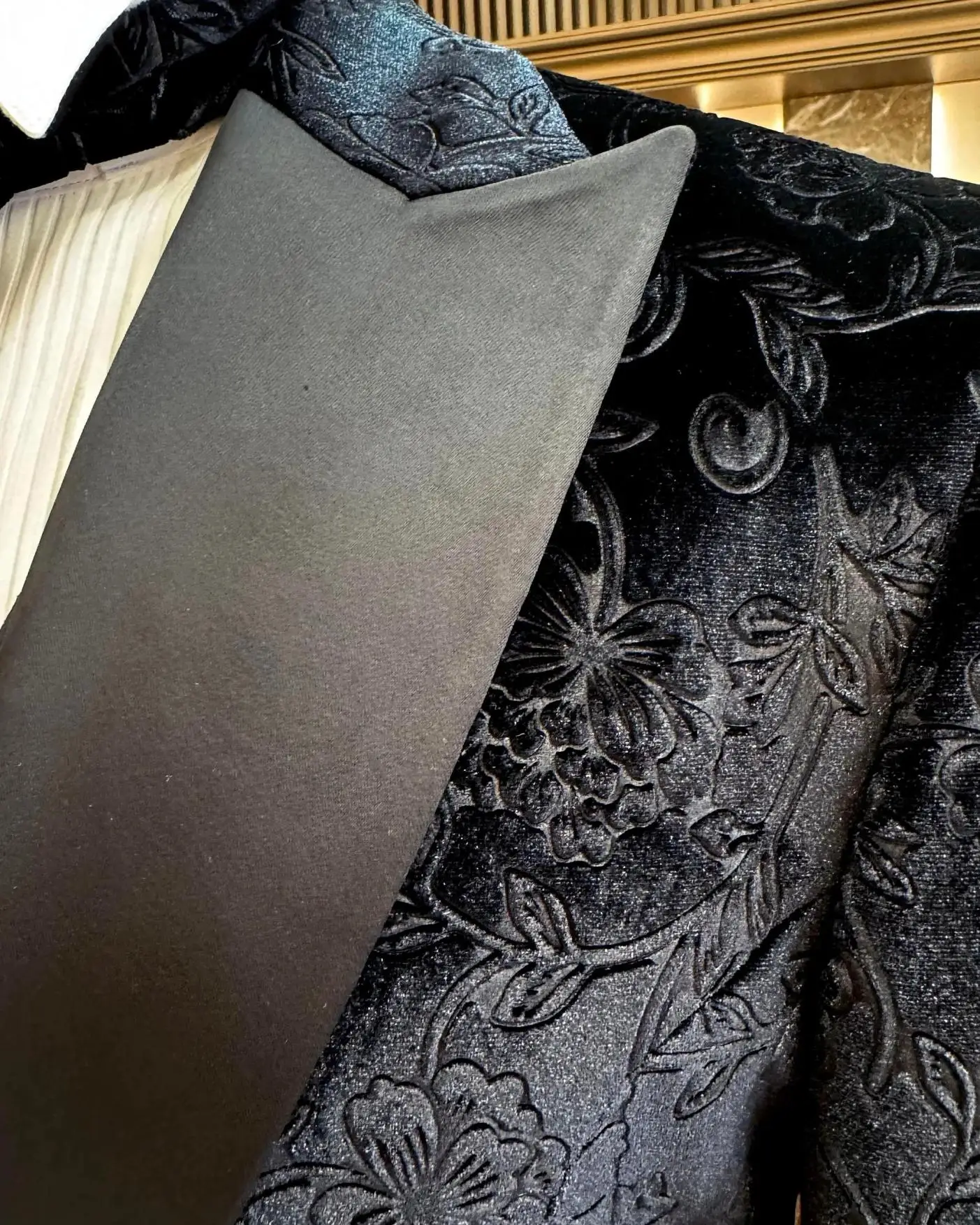 Vintage Jacquard Wedding Suits For Groom Peaked Lapel Single Breasted Tuxedos 3 Pcs Jacket Pants Vest Party Prom Customized