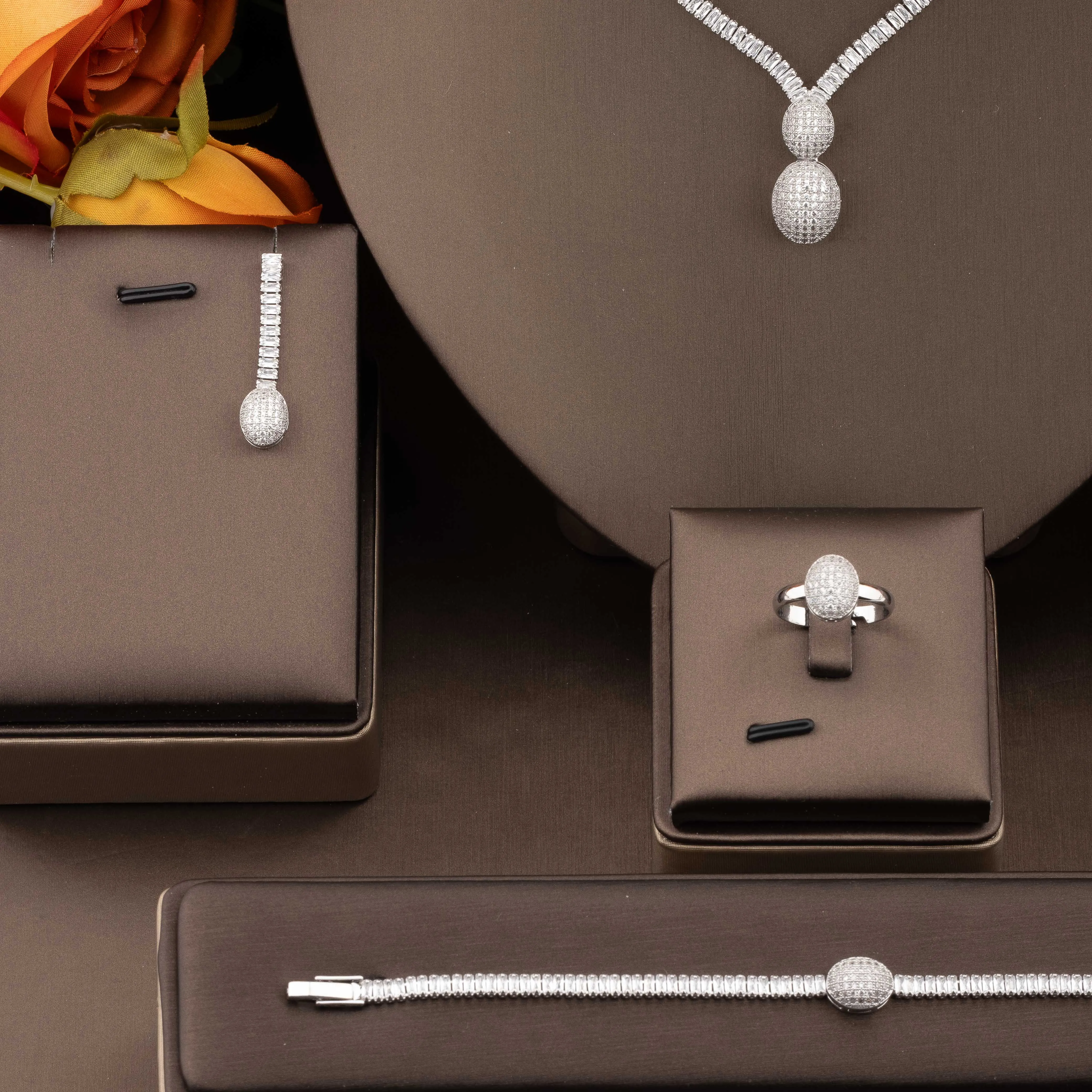 1 set of high-quality, luxurious, elegant cubic zirconia oval pendant jewelry set suitable for women's daily and party wear. Gift box not included