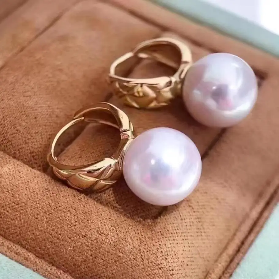Elegant Pair of 10-11mm South Sea White Round Pearl Earring 925s