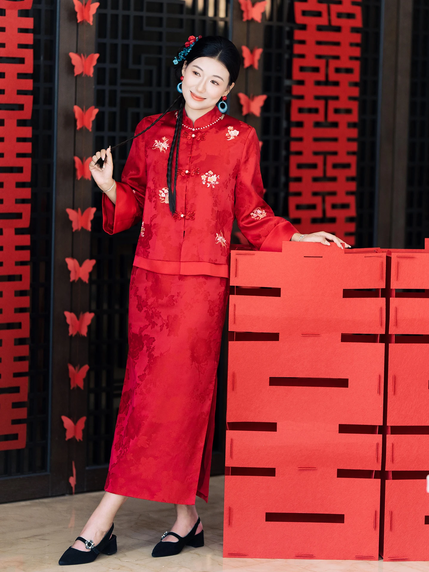 

Новый китайский свадебный комплект 2026: улучшенный костюм малого размера, винно-красный, для невесты, для помолвки, утренний халат