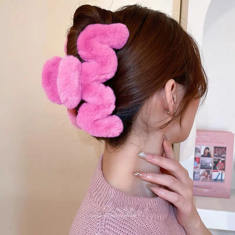 AWAYTR Winter Plush Hair Claw Elegant Acrylic Hairpins Faux Fur Hair Clip Barrette Crab Headwear for Women Girls Hair Accessorie