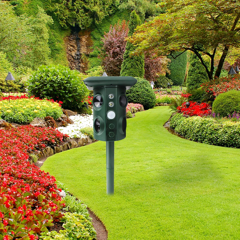 Solar Power Pest Repeller Multifunctional Sonic Professional Columnar Animal Repeller Insect for Outdoor Garden