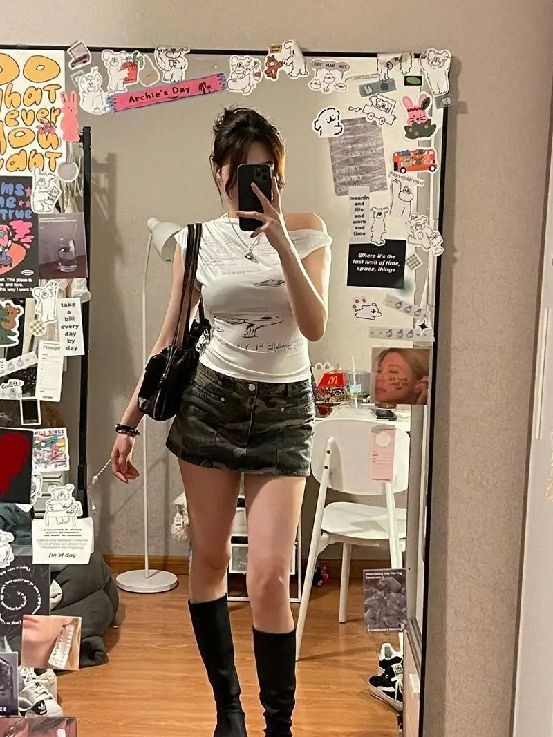

Modi oulder-Asymmetrical Svel T-irt for Women in White a Summer New Sle Commute Korean Fit Print Design Top
