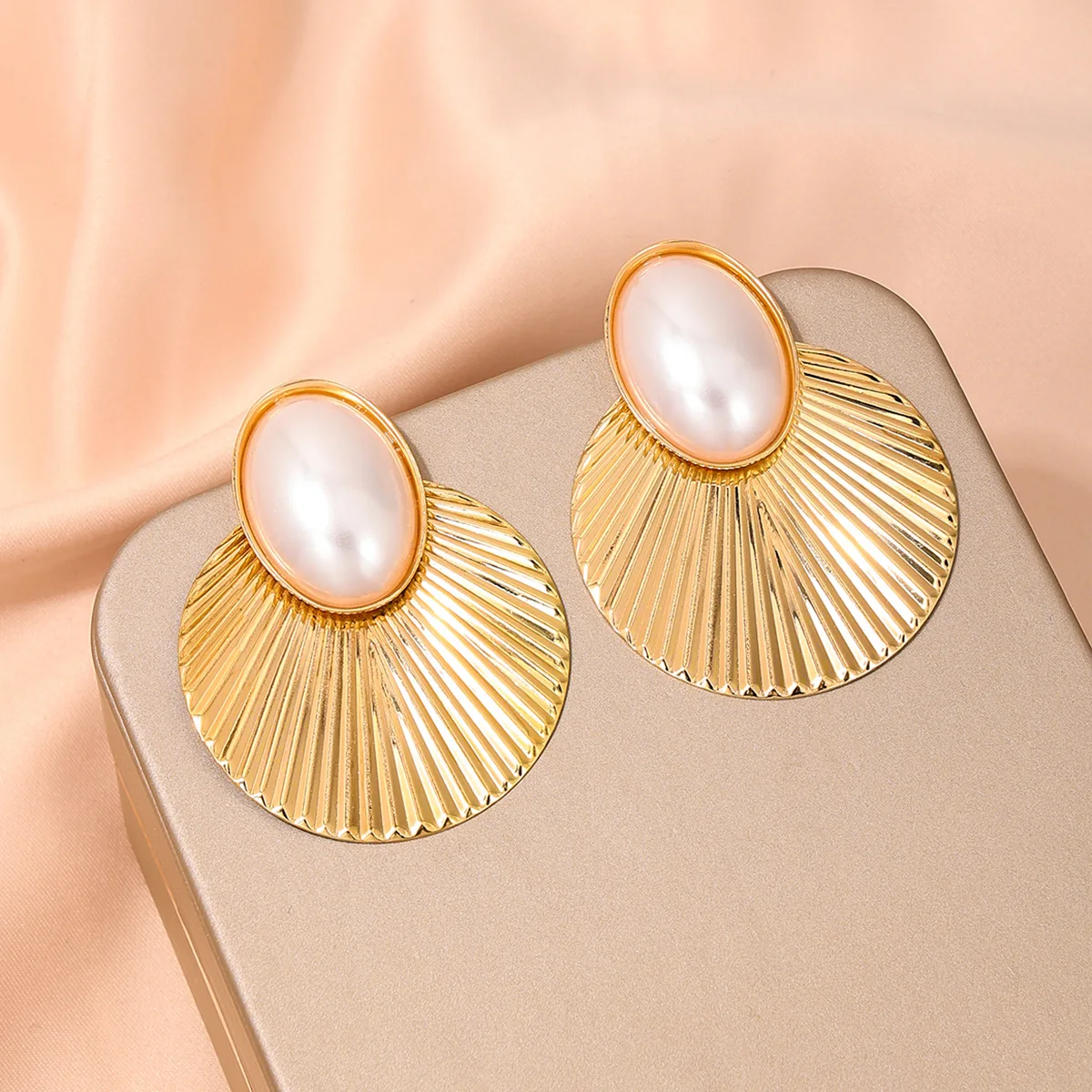 Vintage Stud Earrings For Women Imitation Pearl Personalized Geometric Ear Accessories Party Gift Holiday Fashion Jewelry E461