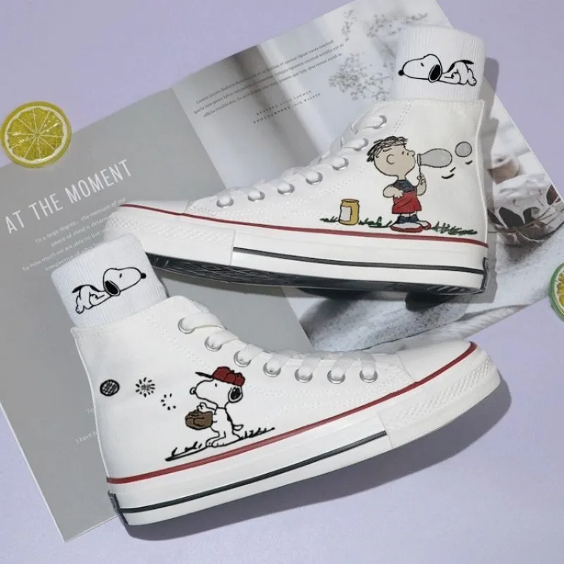 Peanuts Snoopy anime peripheral cartoon hand-painted graffiti student non-slip wear-resistant lace-up versatile couple sneakers