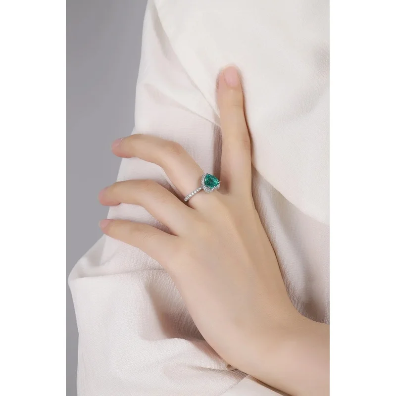 Hot Selling 2.3ct Hydrothermal Columbian Emerald Ring Fashionable and Versatile Zircon 925 Silver Ring Design for Women
