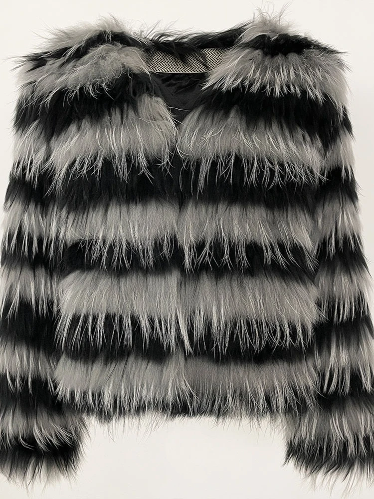 معطف فرو طبيعي للسيدات لعام 2025 معطف فرو الراكون الحقيقي سميك ودافئ للنساء ملابس خارجية أوروبية عصرية معطف شتوي