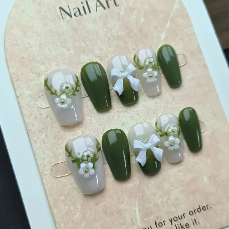 

10pcs high-end Deer bump green and white just want to be cute handmade fake nails, Fawn bow Fade Green trace cute style nail art