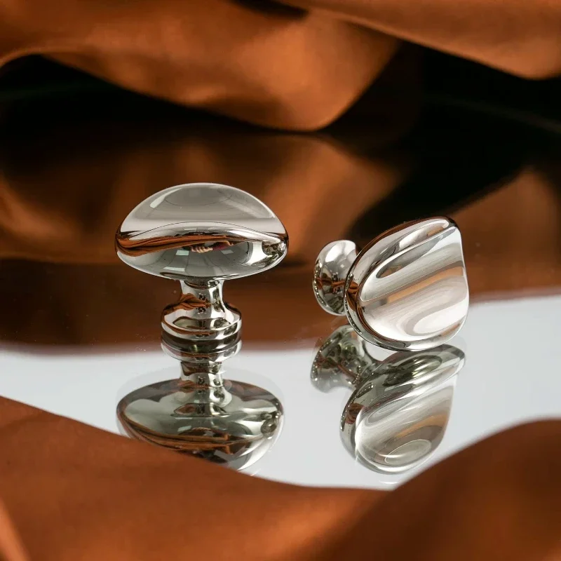 Amerikanischer Luxus-Schrankgriff für Schubladen und Kleiderschränke, Mittelantiker Titan-Silber-Messinggriff, Einfacher Einloch-Kleingriff – Detail 8