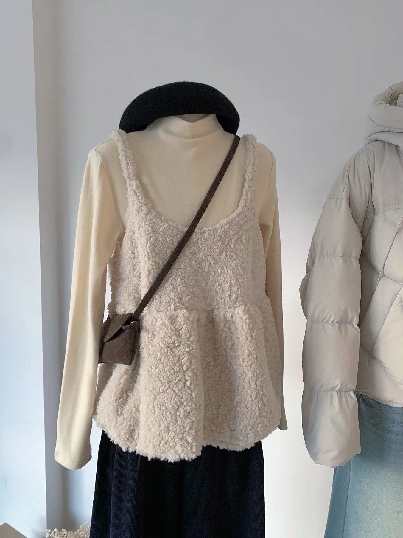 

Sweet Youthful Soft Lamb Velvet Strap Vest Women's Autumn Winter Layered Wear Loose Outer Warm Svel Top Polyester Fabric