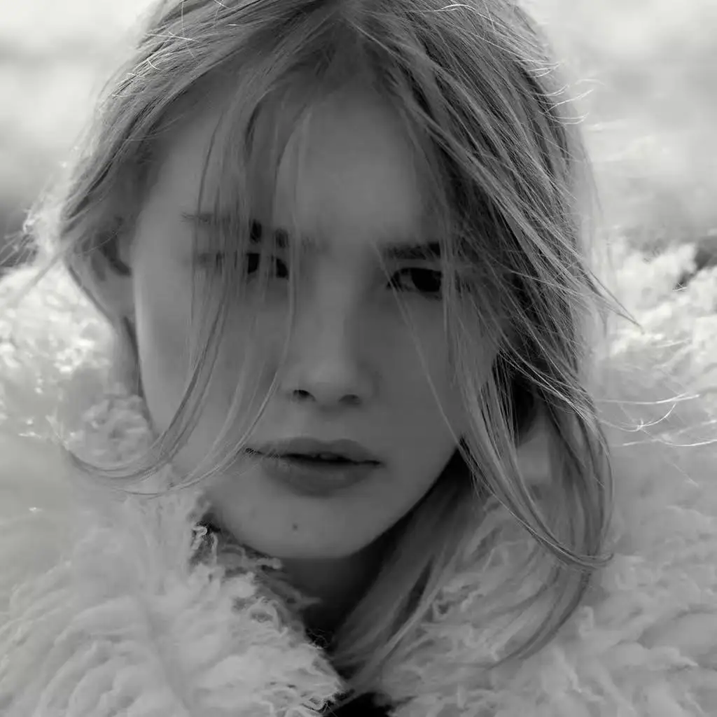 سترة عصرية بأكمام طويلة من الفرو الاصطناعي ذات ياقة ثابتة ملابس نسائية جديدة للخريف والشتاء TRF معطف خارجي أنيق