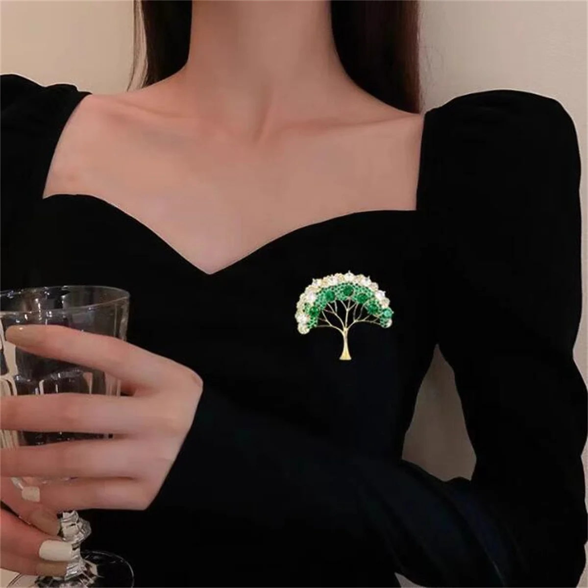 Elegant Tree Shaped Brooch Alloy Crystal Women's And Girls' Jewelry Party Birthday Gift Fashionable Decoration Clothing Accessor