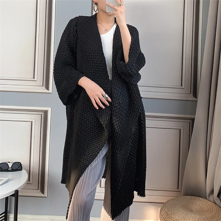 2025 Solid Color European and American Style Three-dimensional Pleat Miyake Pleated Women's Trench Coats
